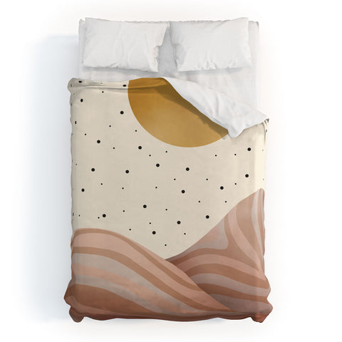 Marta Barragan Camarasa Mountainous sunrise Duvet Cover