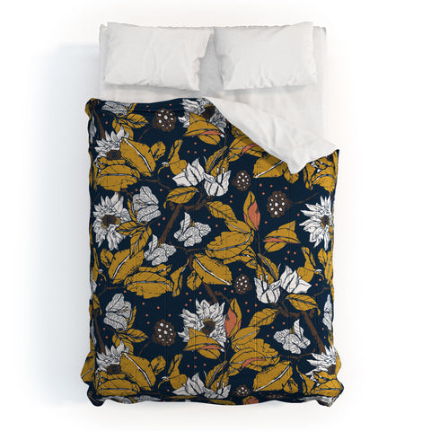 Marta Barragan Camarasa Seasonal darkness 22 Comforter