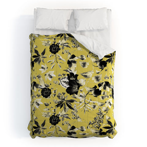 Marta Barragan Camarasa Two tone bloom Comforter