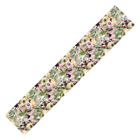 Marta Barragan Camarasa Wild vintage bloom in geometric Table Runner