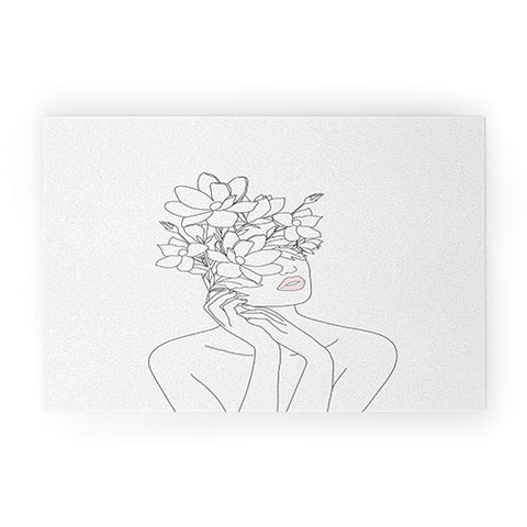 Nadja Minimal Woman with Magnolia Welcome Mat