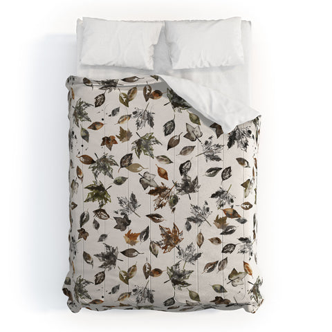 Ninola Design Autumn leaves Natural Comforter