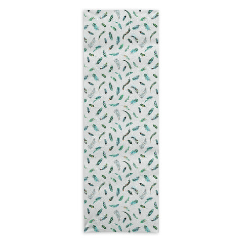 Ninola Design Delicate feathers soft green Yoga Towel