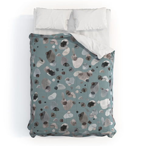 Ninola Design Playful organic shapes Moody blue Comforter