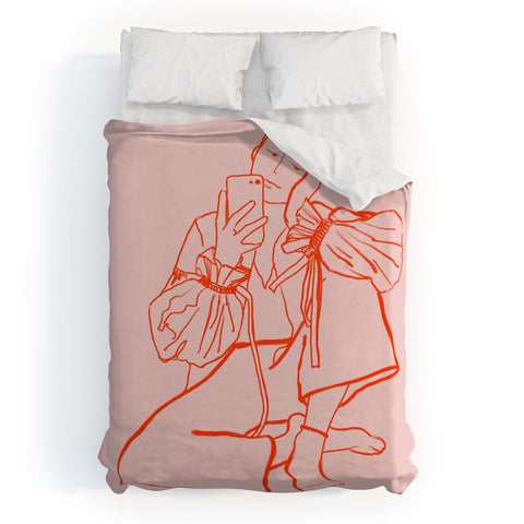 sandrapoliakov MIRROR SELFIE PINK Duvet Cover