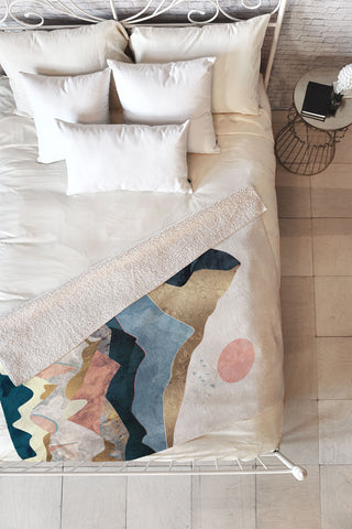 SpaceFrogDesigns Golden Peaks Fleece Throw Blanket